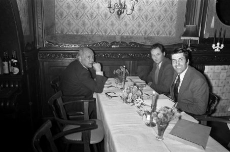 V.l.n.r. premier Den Uyl en de ministers Boersma en Lubbers aan tafel in een Ita, Bestanddeelnr 926-8650