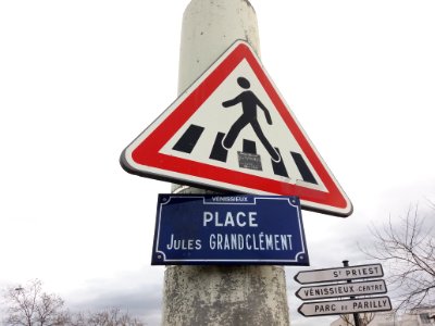 Vénissieux - Place Jules Grandclément, plaque