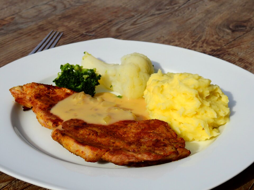Nutrition meal court