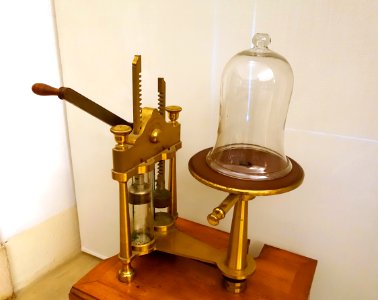 Vacuum pump, Maison Deleuil, A. Pillon & J. Verter Sucs, Paris - Museu da Ciência da Universidade de Coimbra - University of Coimbra - Coimbra, Portugal - DSC09145