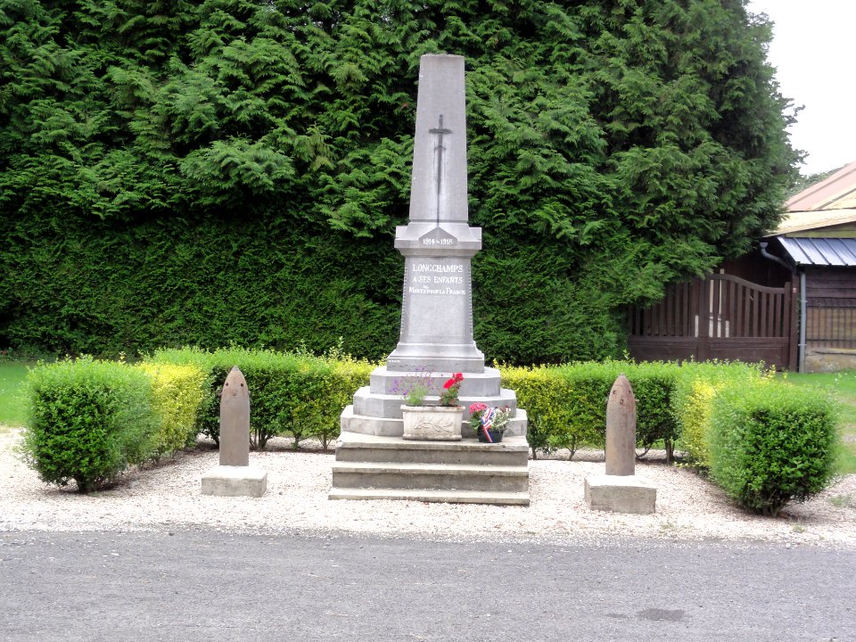 Vadencourt (Aisne) monument aux morts de Longchamps