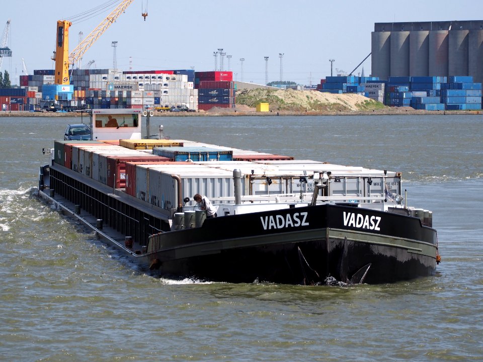 Vadasz - ENI 4700020, Port of Antwerp, pic