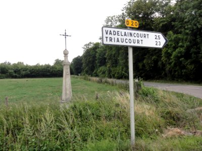 Vadelaincourt (Meuse) croix D 20 - N 35