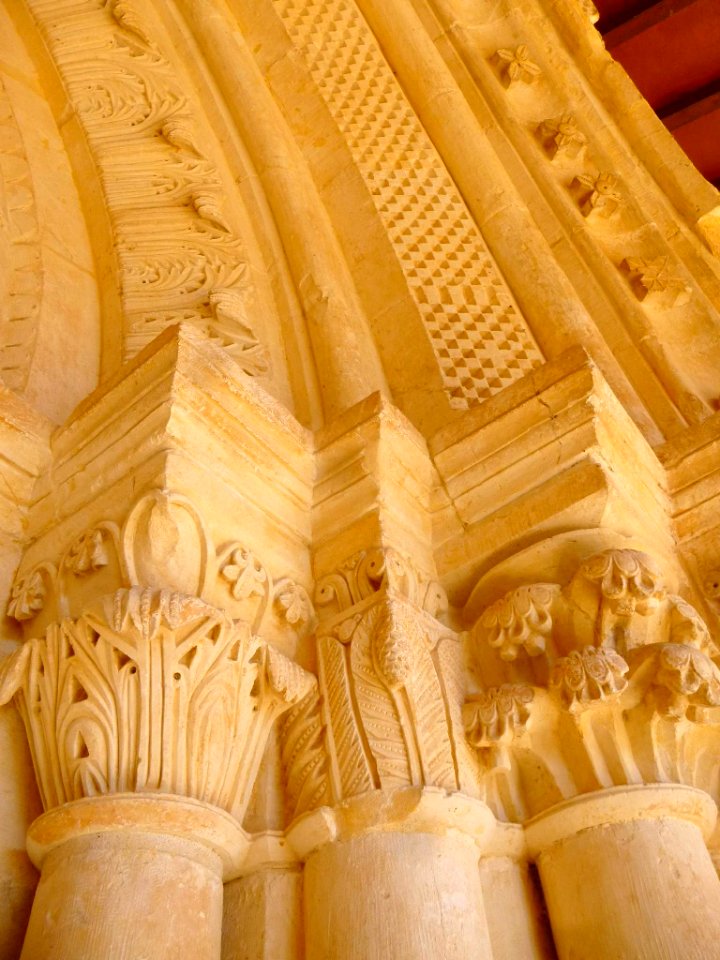 Vírgala Mayor - Iglesia de San Andrés, portada románica 06