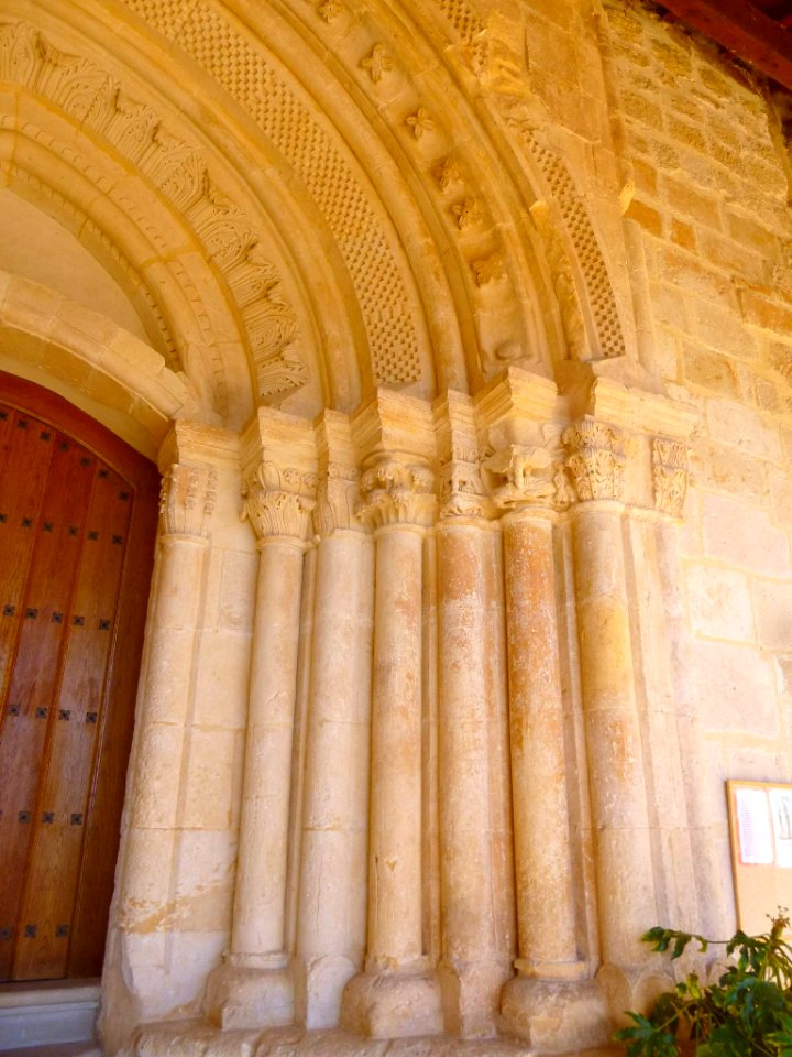 Vírgala Mayor - Iglesia de San Andrés, portada románica 04