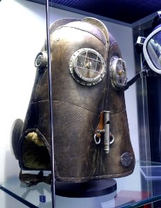 Vajen Fire and Breathing Helmet, c. 1880 - Museum of Science and Industry (Chicago) - DSC06477