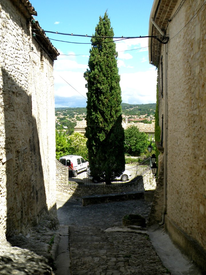 Vaison-la-Romaine Rue de la Charité 2