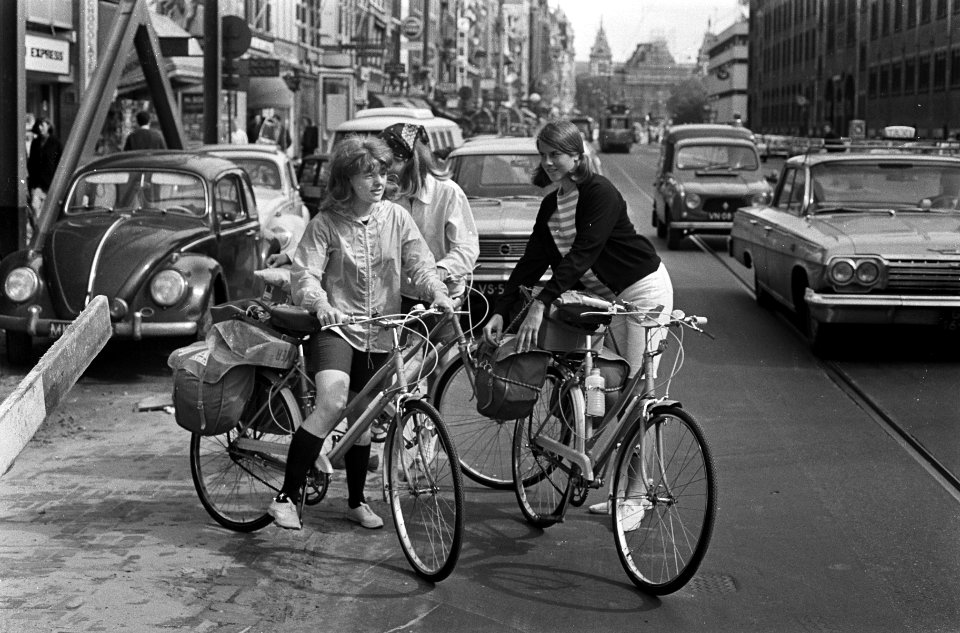 Vakantie ten einde. Amerikaanse meisjes op de fiets terug naar Ilinois, Bestanddeelnr 920-6024