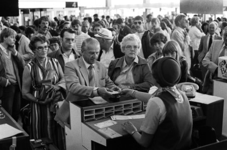 Vakantiedrukte op Schiphol, Bestanddeelnr 932-2324