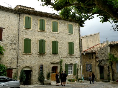 Vaison-la-Romaine Place du Vieux Marché 1