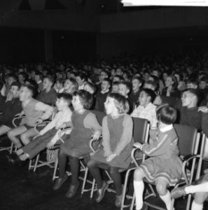 Vakantie, amuserende kinderen (opdracht Het Parool ), Bestanddeelnr 913-8805