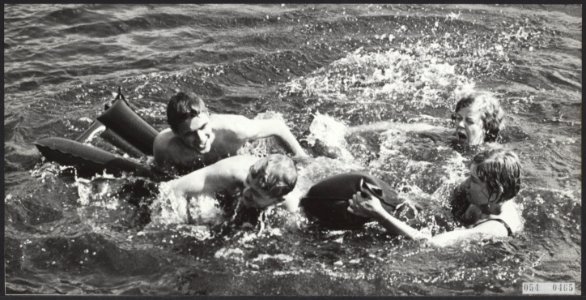 Vakantie De zon schijnt in Nederland al drie dagen en alleen het water kan nog , Bestanddeelnr 054-0465