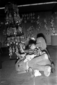 Vakbeurs van baby-kleuter en kinderartikelen Het Kind in Utrecht meisje met s, Bestanddeelnr 925-4520
