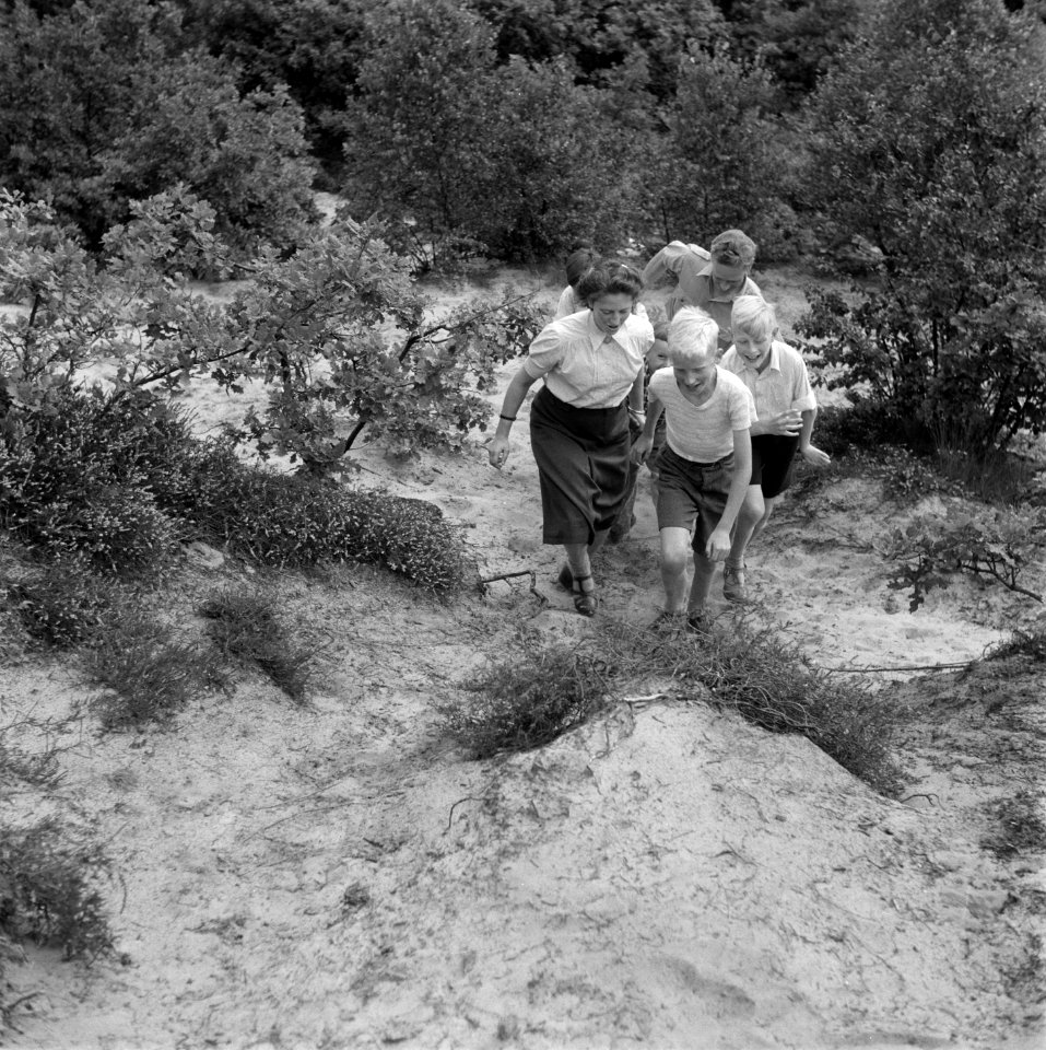 Vakantiekamp Oude Molen voor oorlogswezen en invalide kinderen van de stichtin, Bestanddeelnr 904-7370