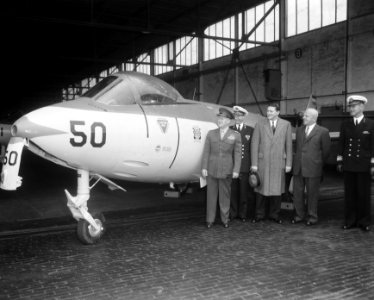 Valkenburg. Acht Seahawkstraalvliegtuigen voor Nederland met ir. Staf en Philip , Bestanddeelnr 908-9572