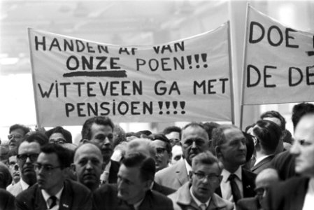 Vakbonden bijeen te Utrecht. Een van de spandoeken tijdens bijeenkomst, Bestanddeelnr 921-3848