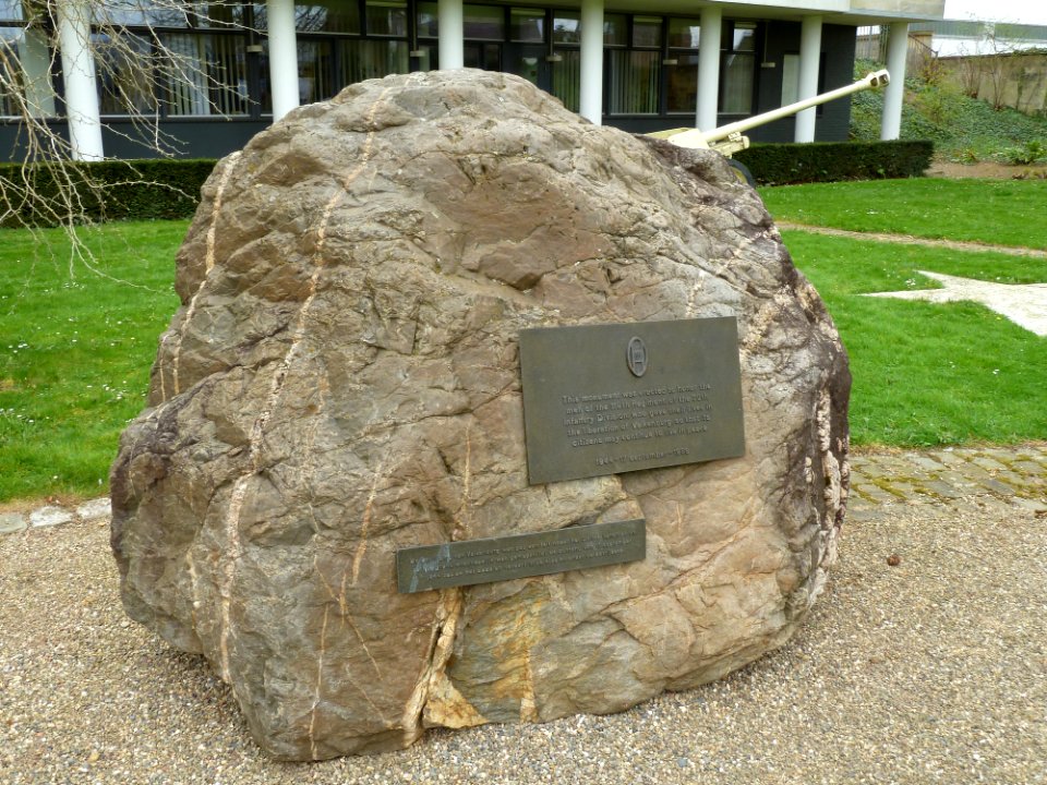 Valkenburg aan de Geul-Oorlogsmonument bij stadhuis (2)