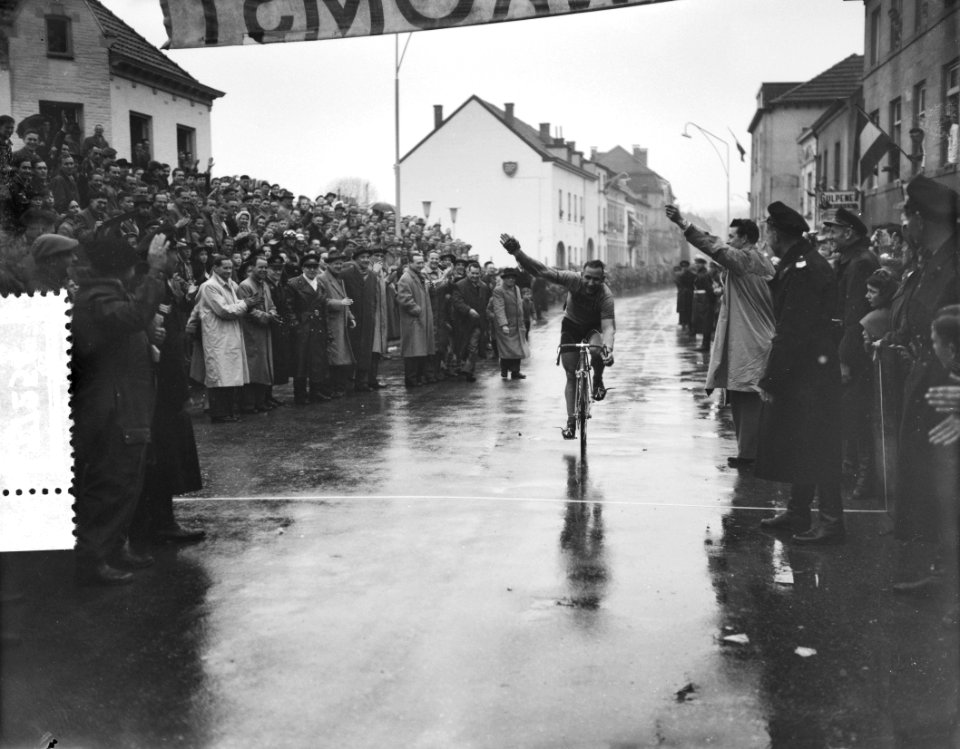 Valkenburg Kampioenschap wielrennen van Nederland op de weg Cauberg winnaar van, Bestanddeelnr 907-7254