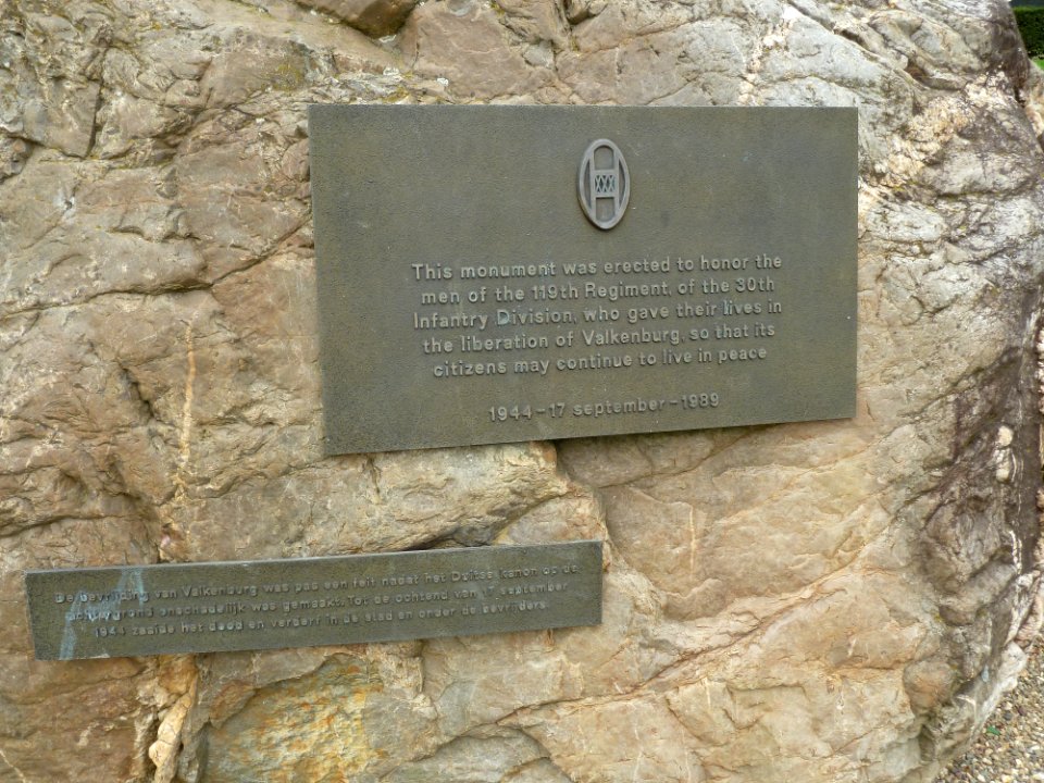 Valkenburg aan de Geul-Oorlogsmonument bij stadhuis (3)