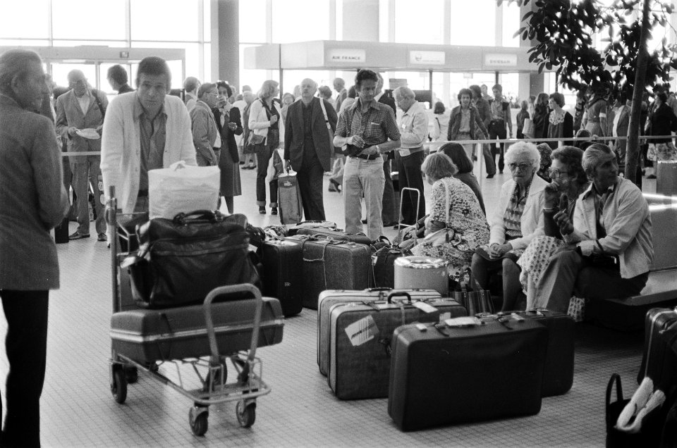 Vakantie-uittocht drukte op Schiphol, Bestanddeelnr 929-8183