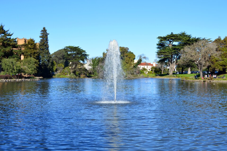Gardens monument water dancer
