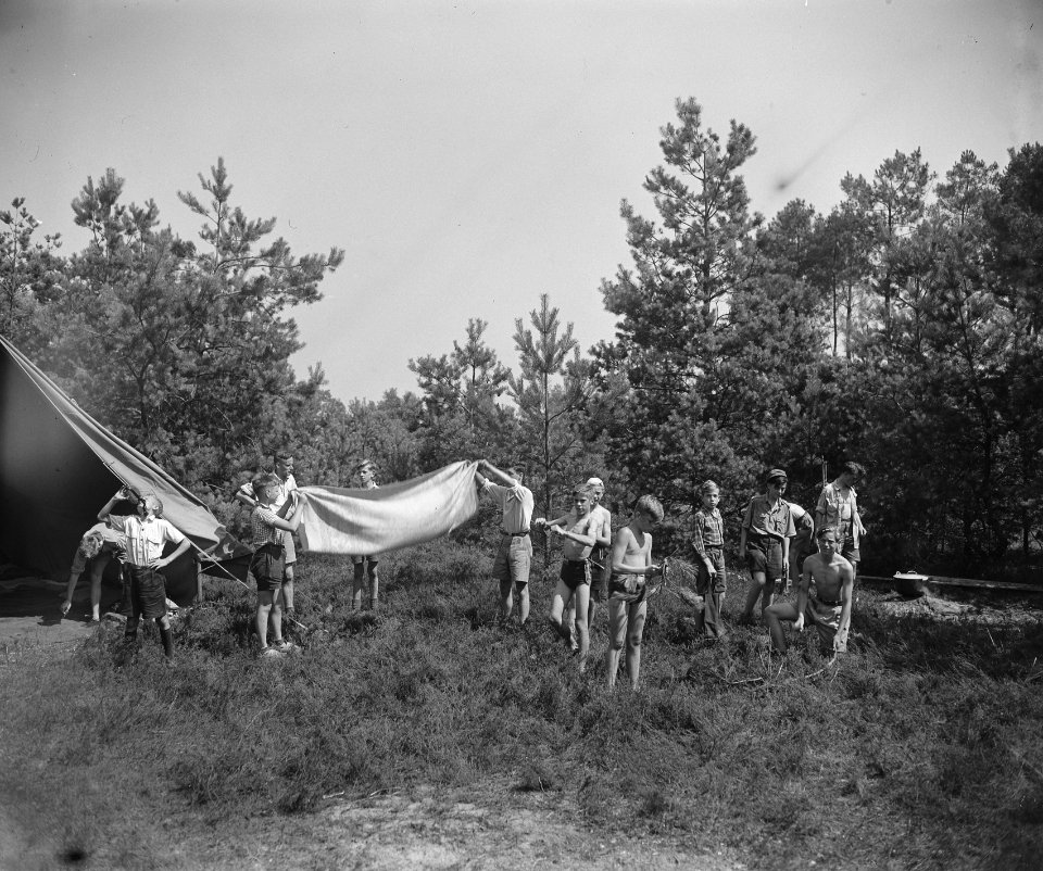 VCJC-kamp te Oirschot. Met deken, Bestanddeelnr 902-8805