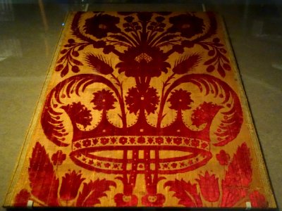 Velvet with gold ground, Italy, mid 17th century, cisele velvet in silk and gilt-silver - Royal Ontario Museum - DSC04380