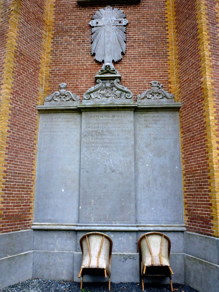 Velp (NB) Rijksmonument 514138 Mariëndaal (De Binckhof) na restauratie, memoriaal tegen achterwand kapel
