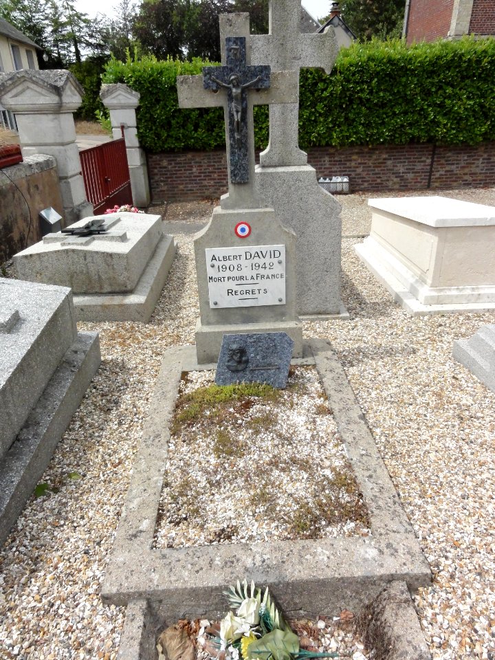 Veauville-lès-Baons (Seine-Mar.) cimetière tombe soldat français (01)