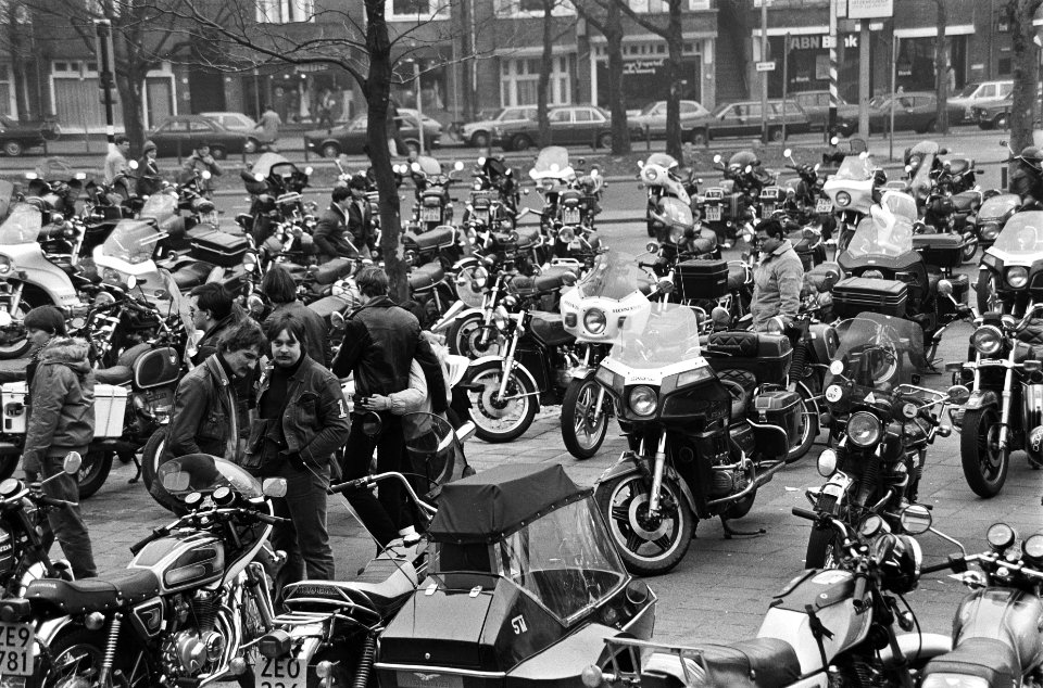 Veel motoren voor de RAI in Amsterdam tijdens Tweede Wieler Rai 82, Bestanddeelnr 932-0075