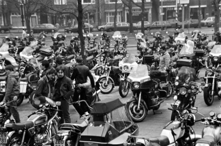 Veel motoren voor de RAI in Amsterdam tijdens Tweede Wieler Rai 82, Bestanddeelnr 932-0075