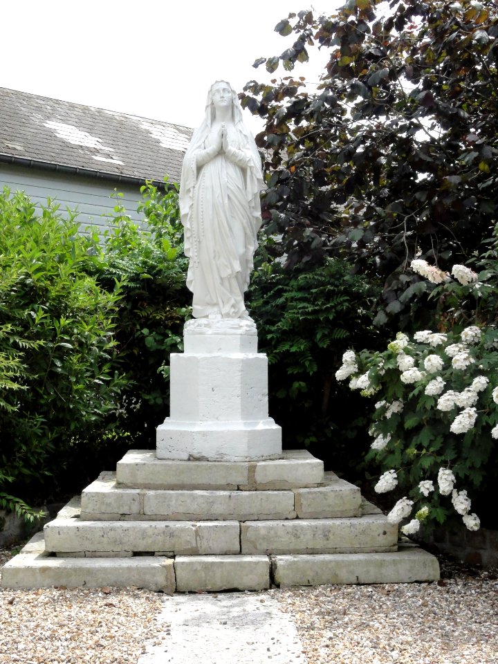 Veauville-lès-Baons (Seine-Mar.) statue de la Vierge