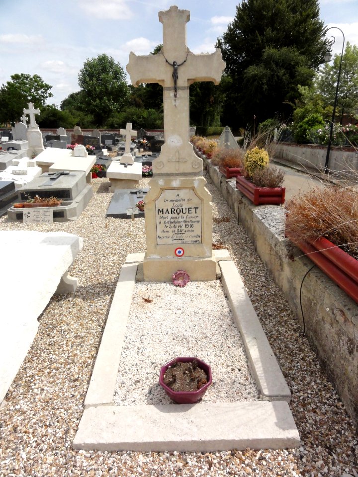 Veauville-lès-Baons (Seine-Mar.) cimetière tombe soldat français (02)