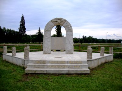 Veauchette (Loire, Fr) monument aux morts