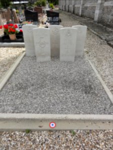 Veauville-lès-Baons (Seine-Mar.) cimetière tombes CWGC