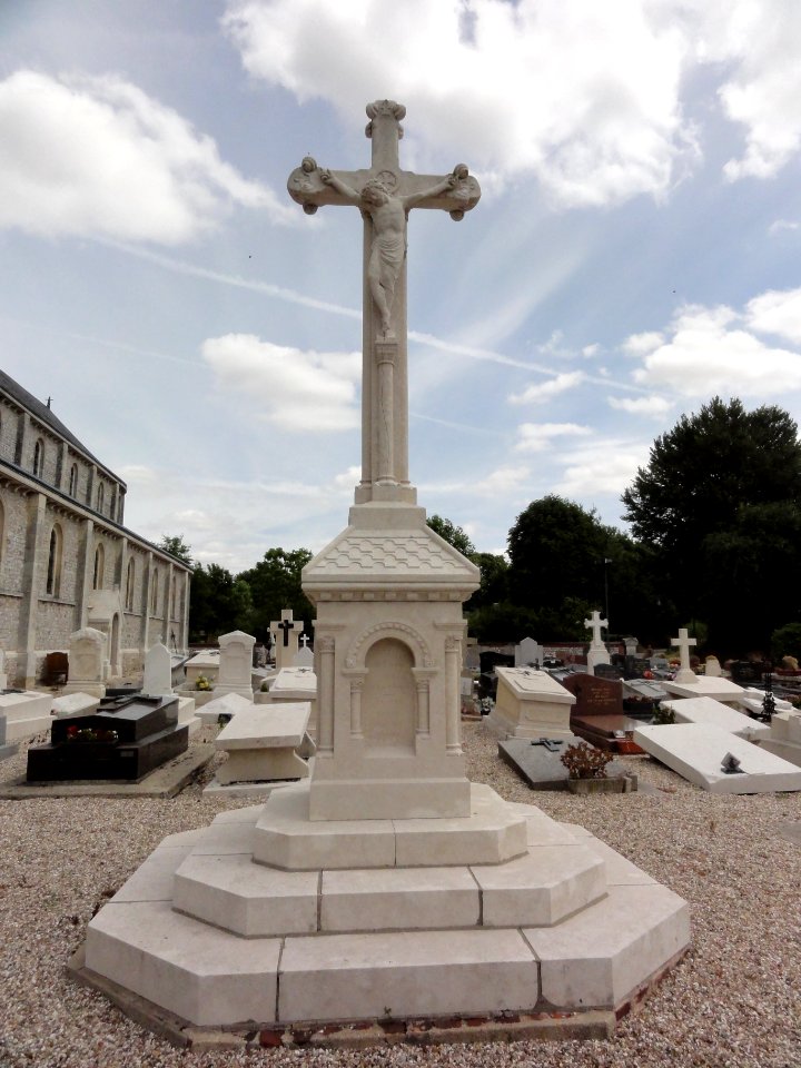 Veauville-lès-Baons (Seine-Mar.) croix de cimetière