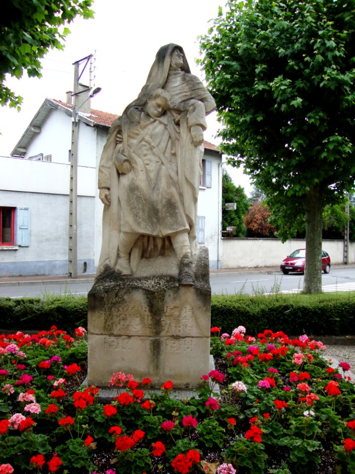 Veauche (Loire, Fr) monument aux morts St.Laurent-de-Veauche