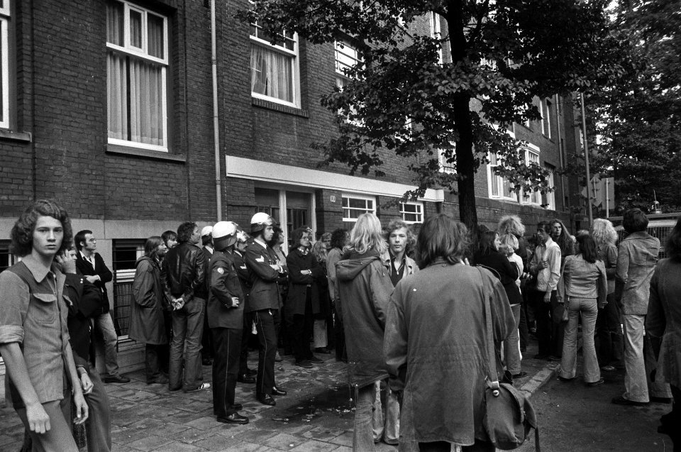 Veel politie voor Spaanse Consulaat in Amsterdam na demonstratie, Bestanddeelnr 928-1744