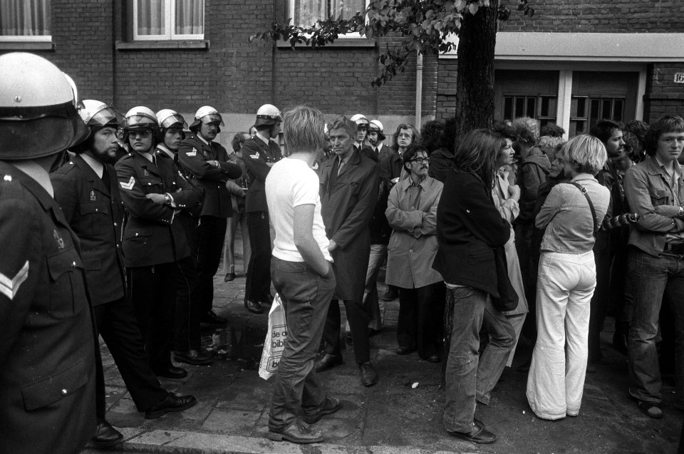 Veel politie voor Spaanse Consulaat in Amsterdam na demonstratie, Bestanddeelnr 928-1743