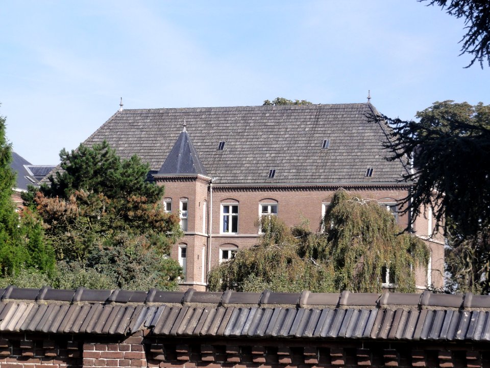 Velp Rijksmonument 515528 oostelijke vleugel zusterklooster Basilius van Bruggelaan 2