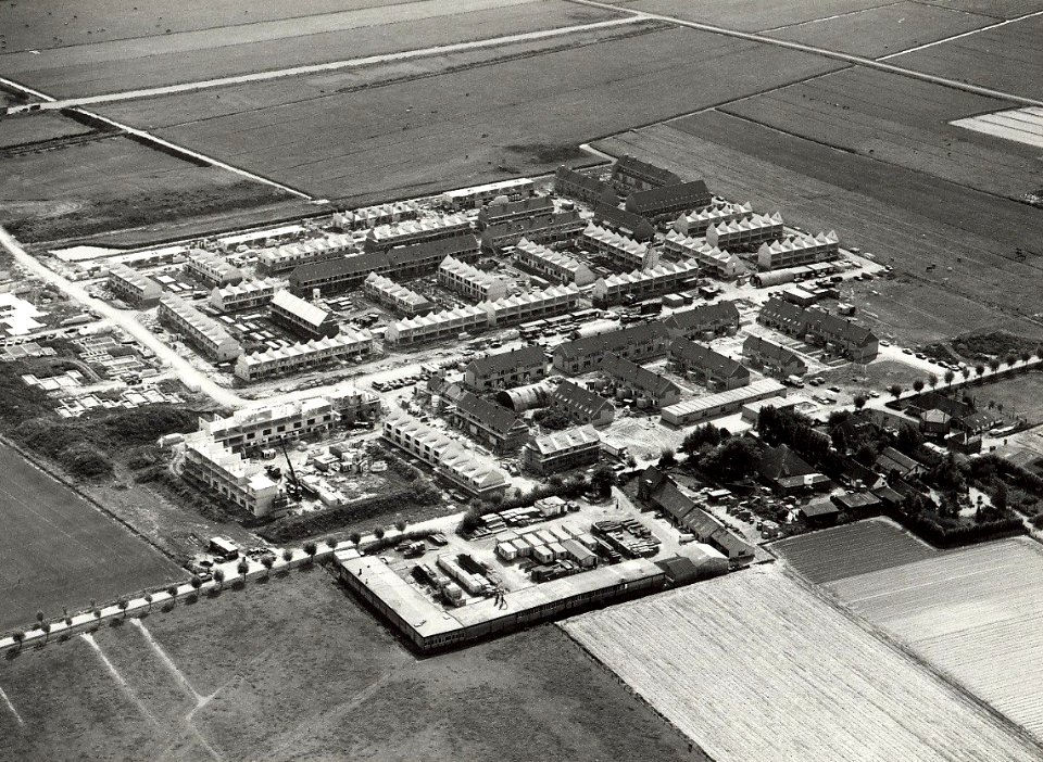 Velserbroek nieuwe Velsense wijk in wording. Aangekocht in 1987 van United Photos de Boer bv. - Negatiefnummer 4076 AC 6-7. - Gepubliceerd in het Haarlems Dagblad van 03.10.1986. Identificatienummer 5