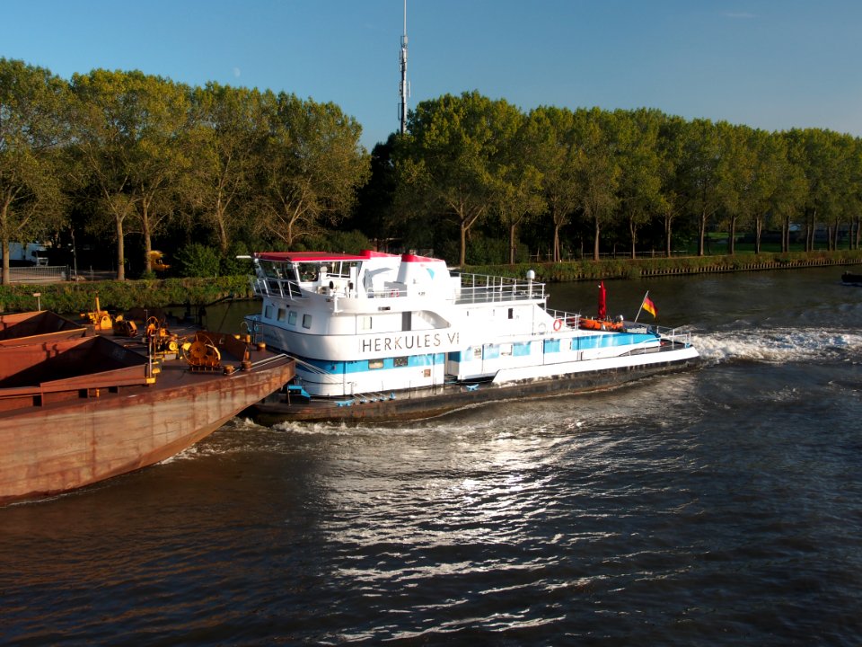 Veerhaven 85, Veerhaven 37, Veerhaven 98, Veerhaven 405 (ENI 02327175) pushed by Hercules VI (ENI 04031700) at the Amsterdam-Rhine Canal, pic8
