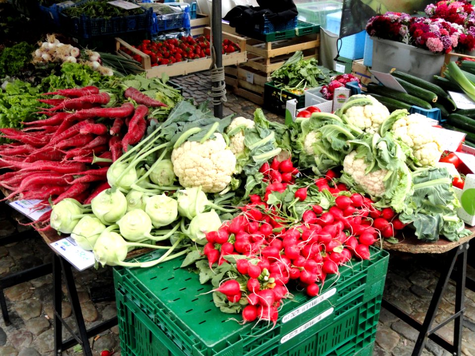 Vegetables in Münsterplatz (Freiburg) - DSC06693