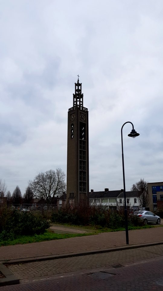 Veghel-Kerktoren aan de Sluisstraat-Vondelstraat (2)
