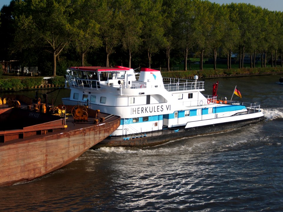 Veerhaven 85, Veerhaven 37, Veerhaven 98, Veerhaven 405 (ENI 02327175) pushed by Hercules VI (ENI 04031700) at the Amsterdam-Rhine Canal, pic7