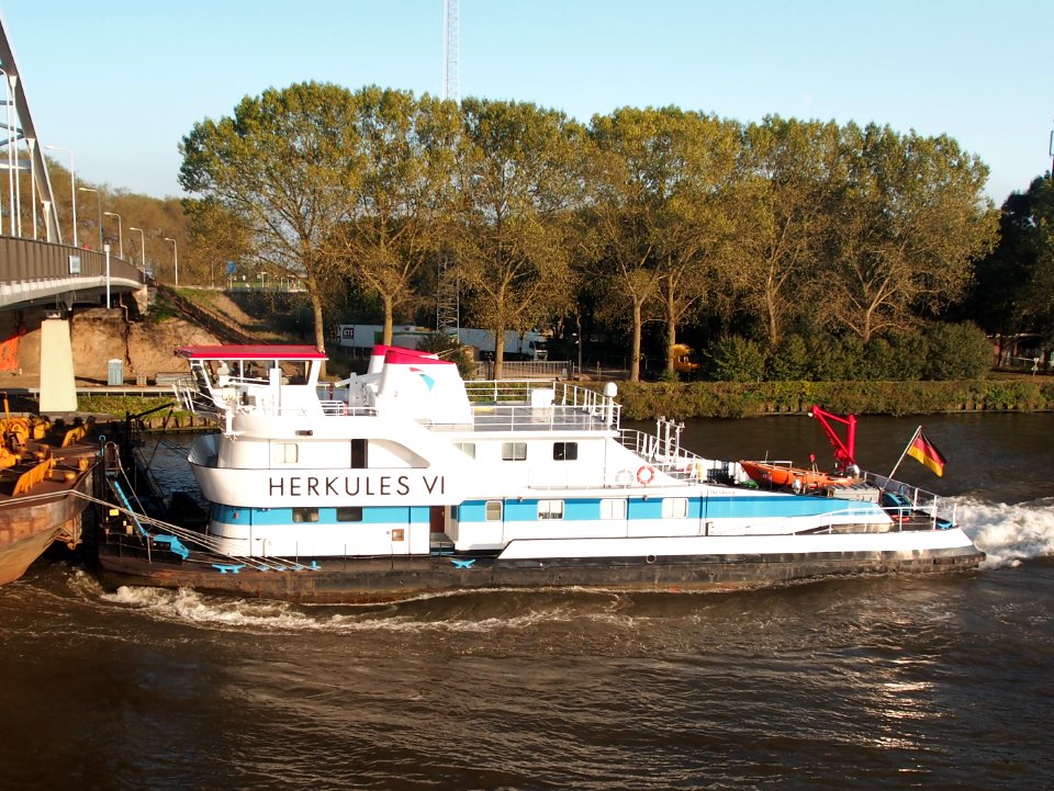 Veerhaven 85, Veerhaven 37, Veerhaven 98, Veerhaven 405 (ENI 02327175) pushed by Hercules VI (ENI 04031700) at the Amsterdam-Rhine Canal, pic9
