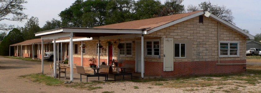 Vega Motel (Vega, Texas) W bldg from NE 2