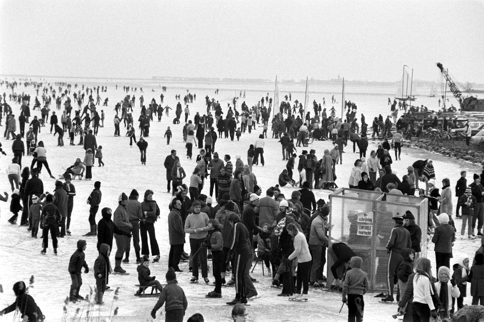 Veel schaatsers op Gouwzee, Bestanddeelnr 925-3481