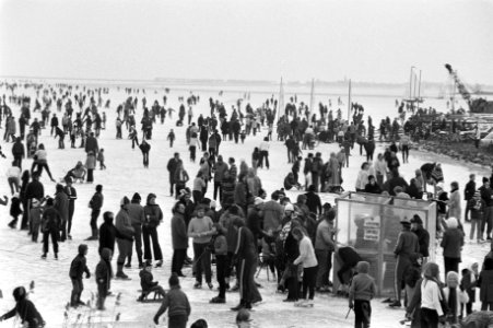 Veel schaatsers op Gouwzee, Bestanddeelnr 925-3481