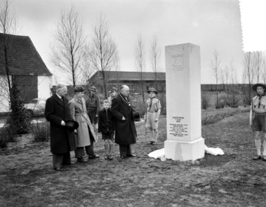 Veenendaal 100 jaar watersnood herdenking, onthulling monument, Bestanddeelnr 907-0004